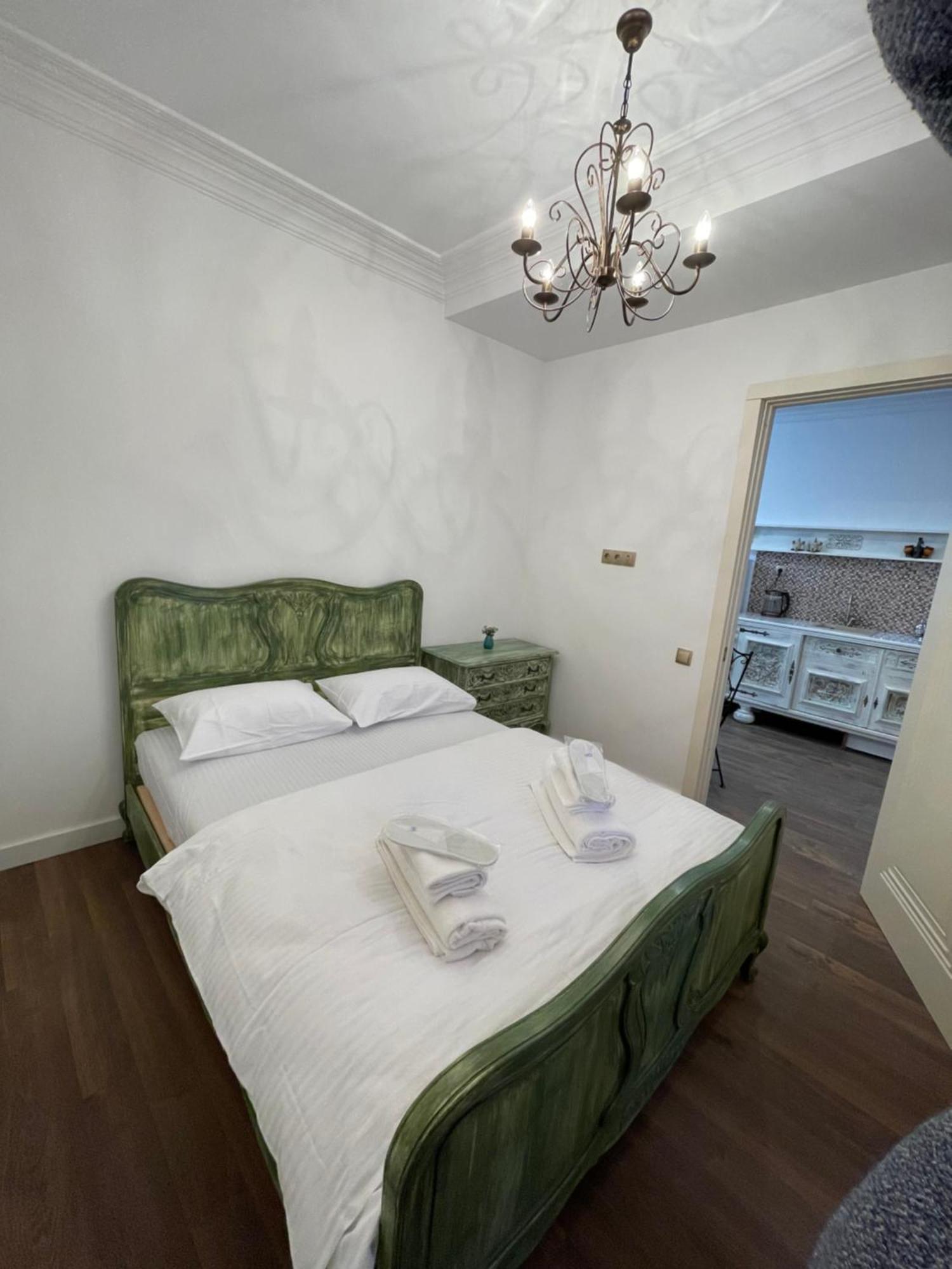 Picasso Apartment Koutaïssi Extérieur photo