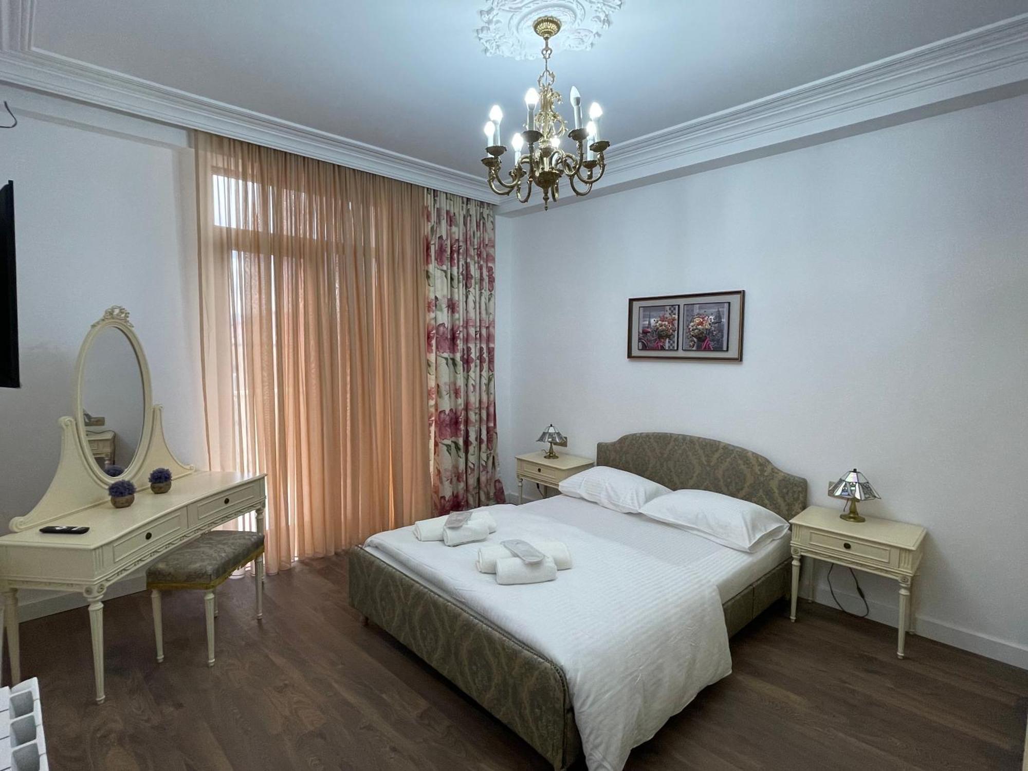 Picasso Apartment Koutaïssi Extérieur photo