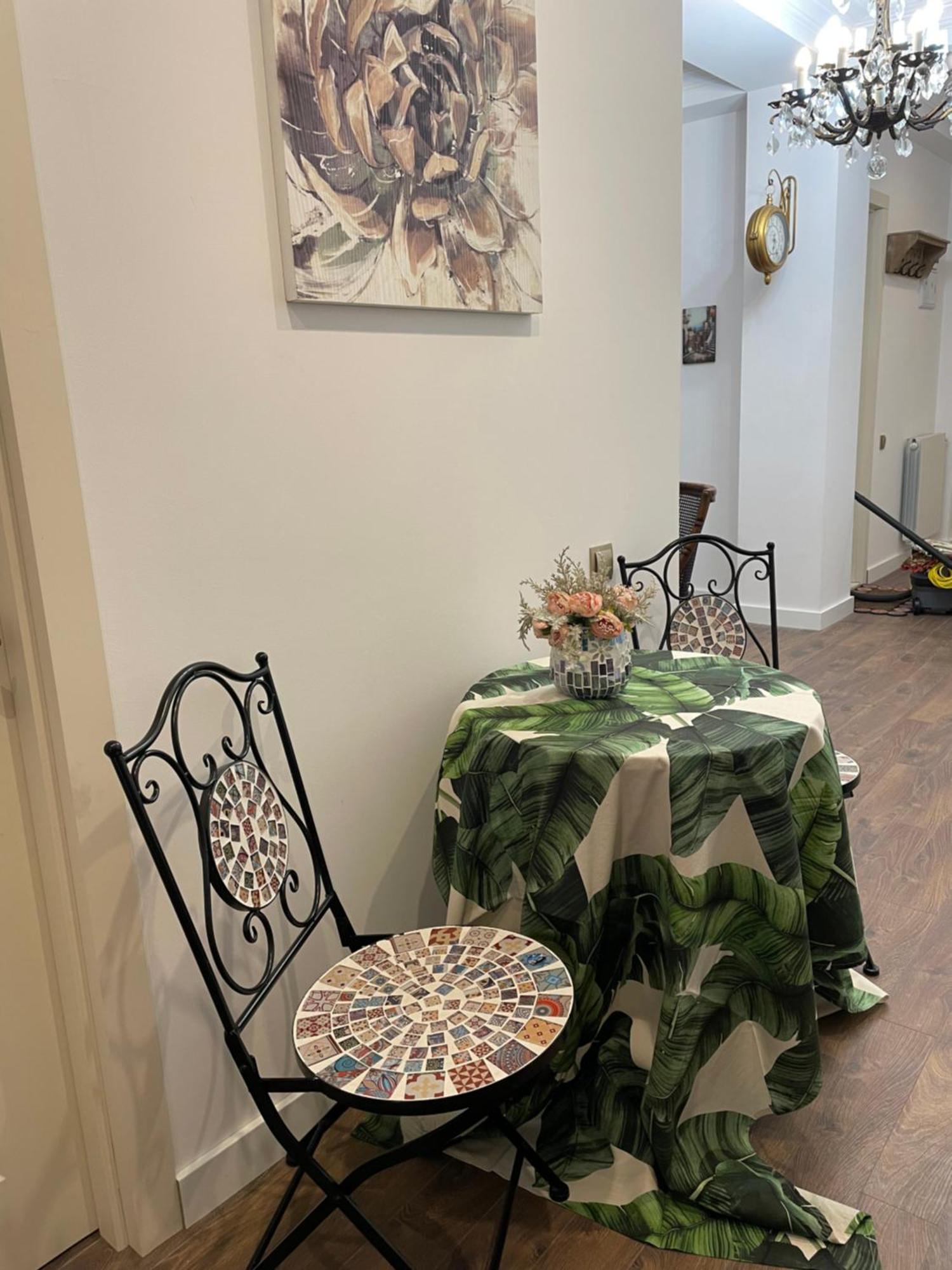 Picasso Apartment Koutaïssi Extérieur photo