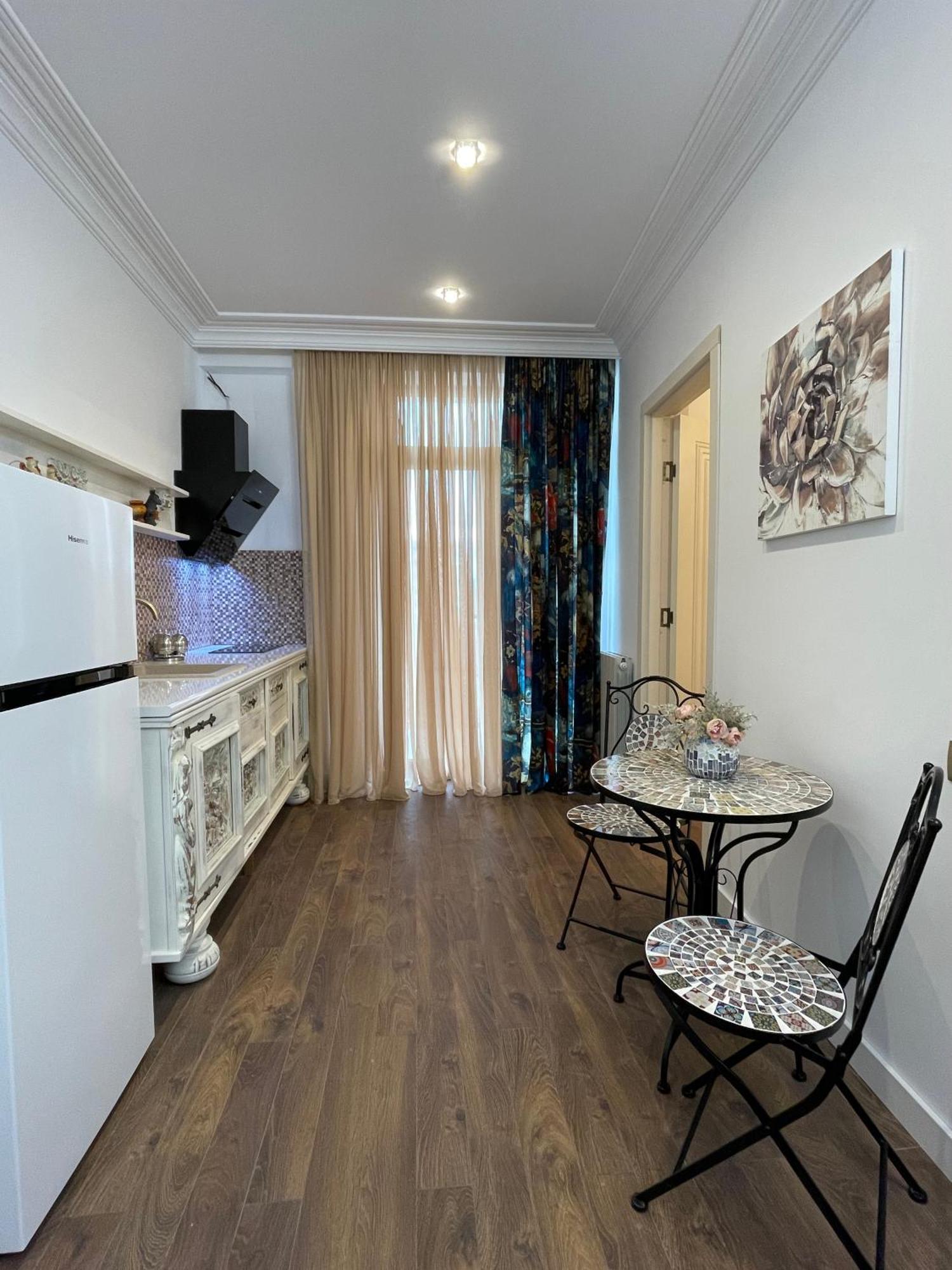Picasso Apartment Koutaïssi Extérieur photo