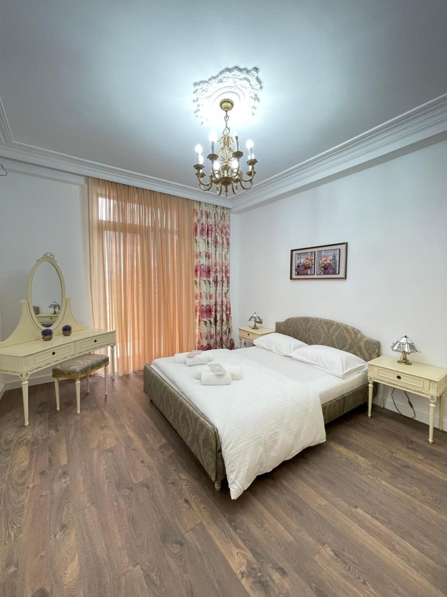 Picasso Apartment Koutaïssi Extérieur photo