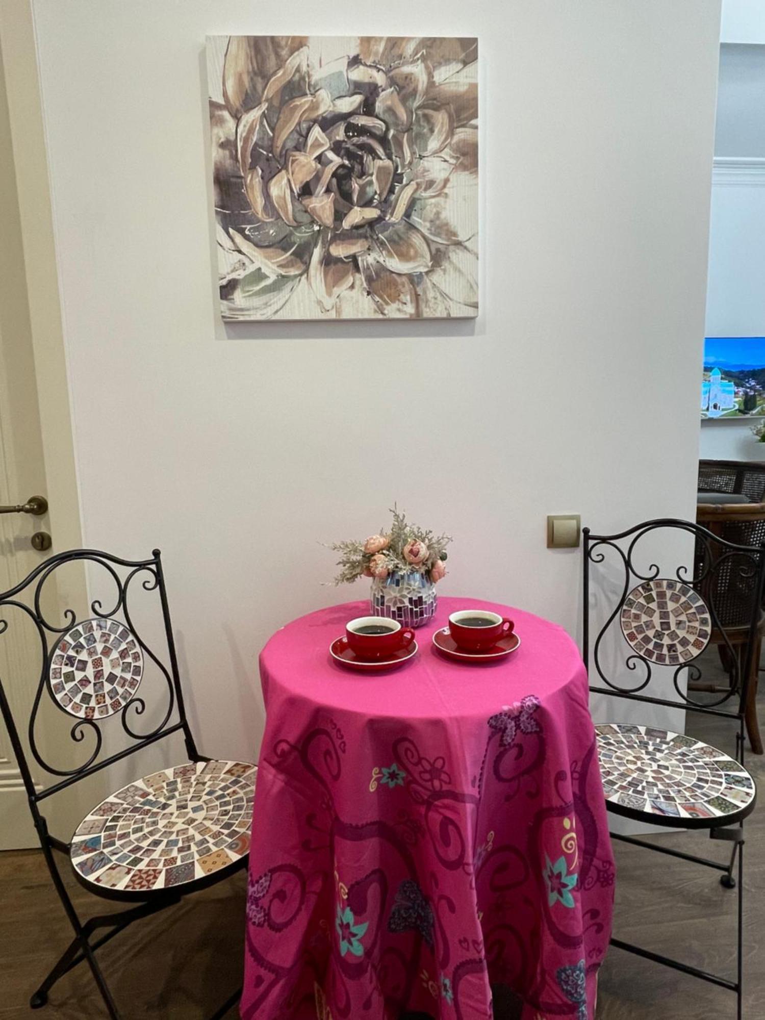 Picasso Apartment Koutaïssi Extérieur photo